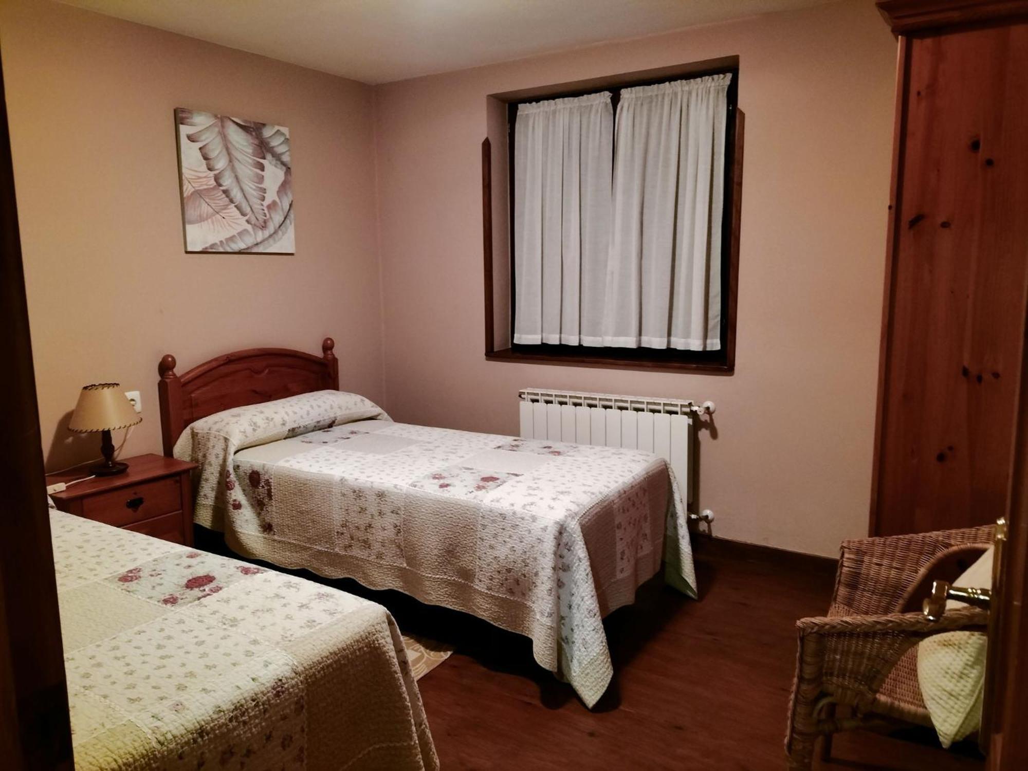 Llano-Con Apartamentos Rio Tabardin מראה חיצוני תמונה